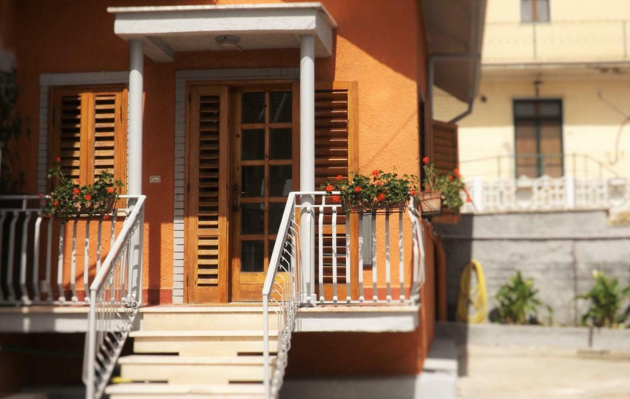 Domus Tua Bed & Breakfast Пиетрелчина Екстериор снимка