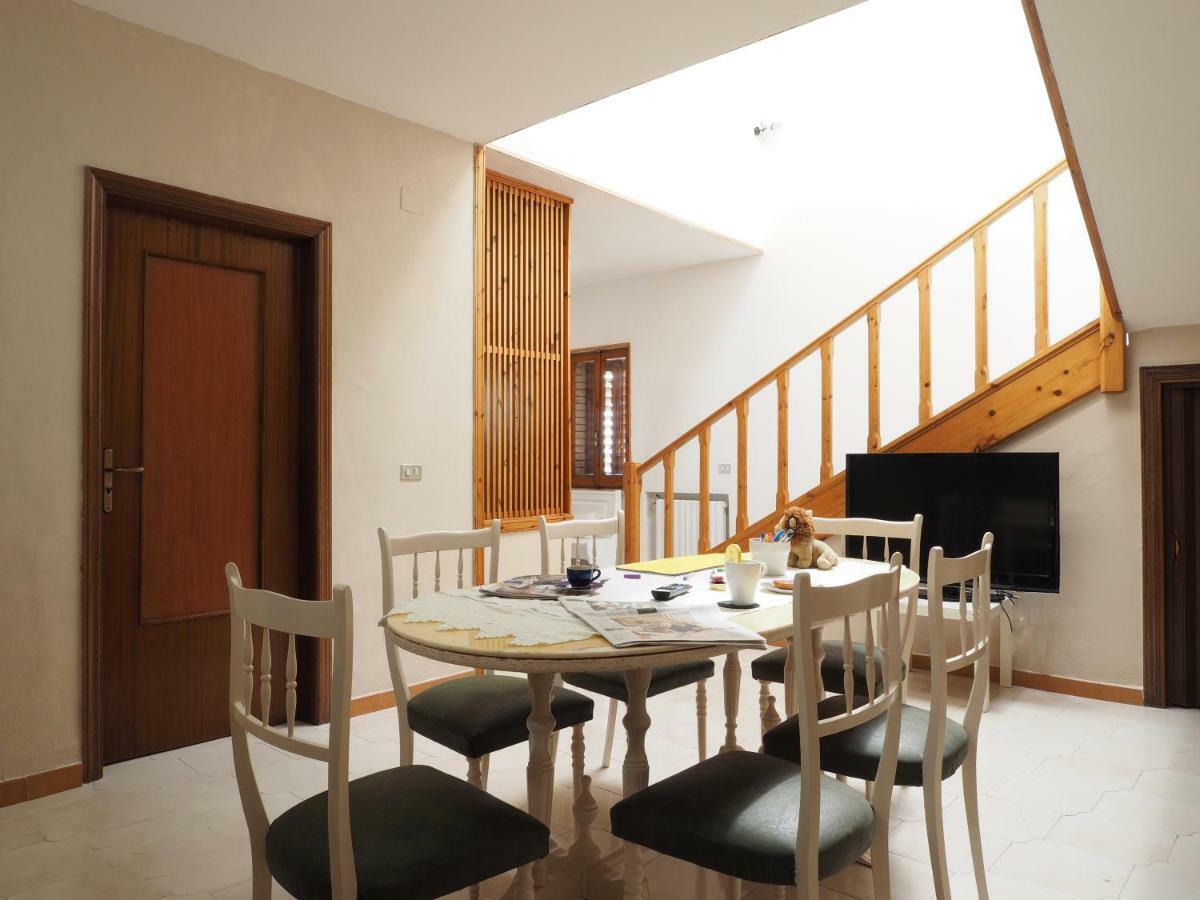 Domus Tua Bed & Breakfast Пиетрелчина Екстериор снимка